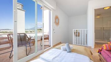 3 slaapkamers, een strijkplank/strijkijzer, gratis wifi, beddengoed