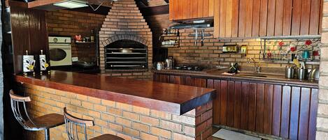 Fridge, oven, stovetop, toaster