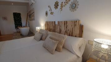 5 bedrooms, iron/ironing board, free WiFi, bed sheets