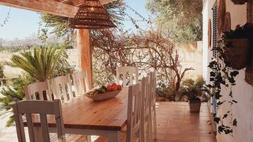 Outdoor dining