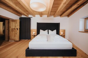 9 bedrooms, free WiFi, bed sheets