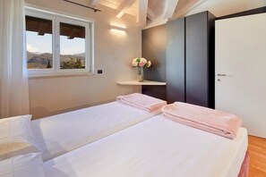 Iron/ironing board, free WiFi, bed sheets