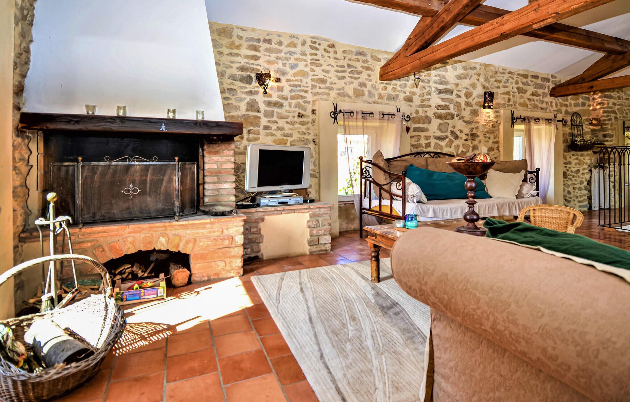 Fernseher, Tischtennisplatte