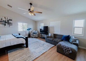 4 bedrooms, desk, iron/ironing board, travel crib