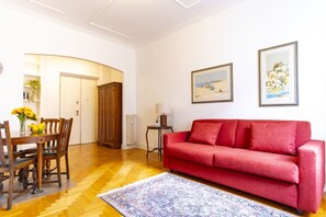 TV, books, music library, video library - Elegantis.it Solinda Suite Apartment with Private Terrace - Metro, Tram & Bus (Roma)