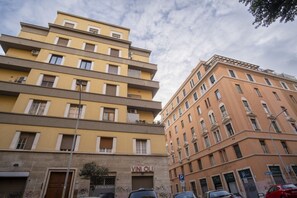 Exterior - Elegantis.it Solinda Suite Apartment with Private Terrace - Metro, Tram & Bus (Roma)
