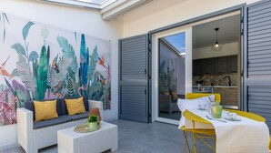 Outdoor dining - ALMAr holiday house (Quartu Sant'Elena)