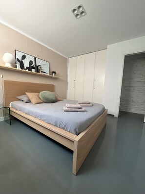 2 slaapkamers, een strijkplank/strijkijzer, wifi, beddengoed