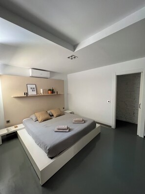 2 habitaciones, tabla de planchar con plancha, wifi y ropa de cama 