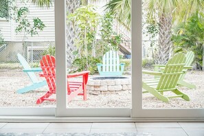 Property grounds - Spacious Coastal Home | Walk to Beach + Beach Gear (Indian Rocks Beach)