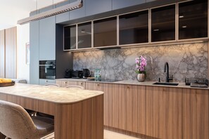 Kühlschrank, Ofen, Herdplatte, Geschirrspüler