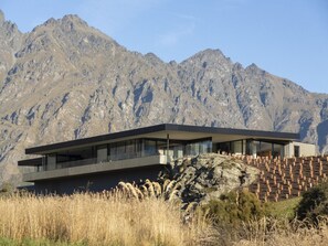 Exterior - Falconridge - Architectural dream home on Jacks Point golf course (Jacks Point)