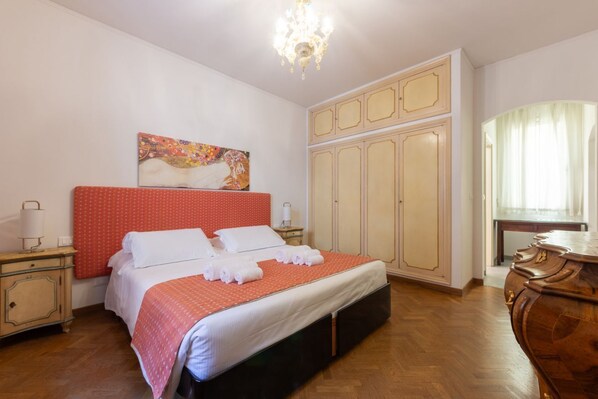 3 bedrooms, desk, iron/ironing board, WiFi