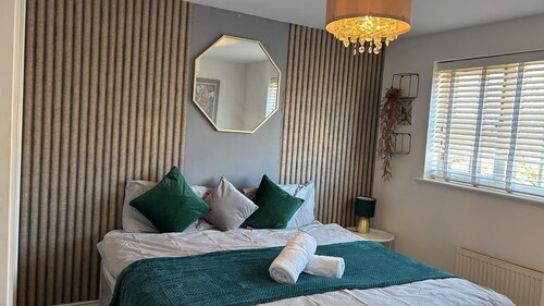 Deluxe Stylish Cantebury Home