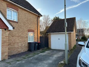 Exterior - Deluxe Stylish Cantebury Home (Hersden)