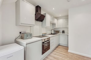 Apartment, 2 Bedrooms | Private kitchen