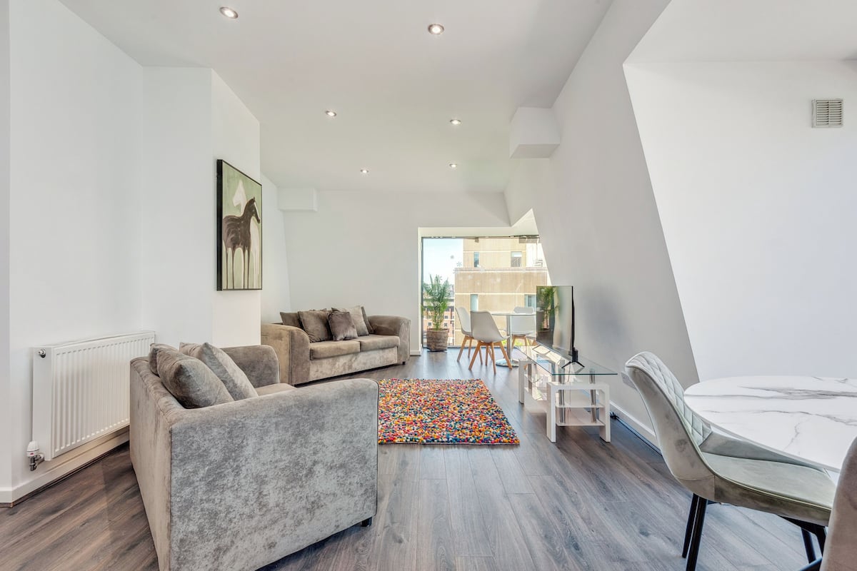 Apartment, 2 Bedrooms | Living area