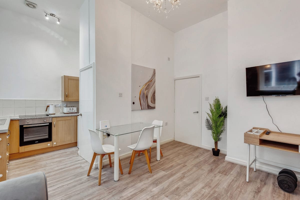 Apartment, 2 Bedrooms | In-room dining