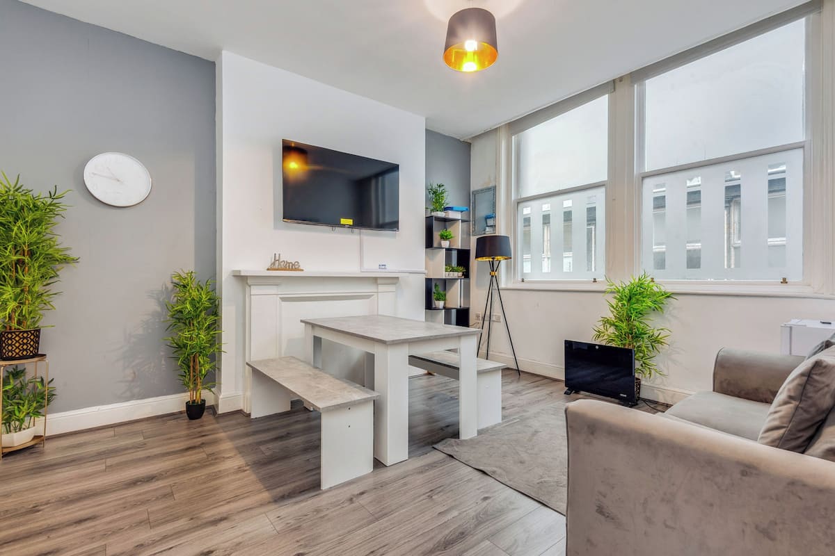 Apartment, 2 Bedrooms | Living area