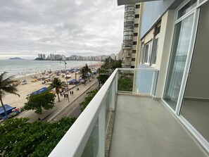 Property grounds - Apartment with sea view in Pitangueiras, incredible view, 1 parking space  (Centro Guarujá)
