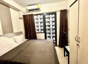 1 bedroom, WiFi, bed sheets - Mall of Asia - Aseana Residences SHORE APARTMENTS (Pasay)