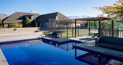 Beacon Point Retreat Hosted by NZSIR Luxury Rental Homes