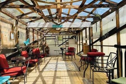 #Y5 Lumberjack Lounge Yurt-1 Queen Bed- Pets friendly