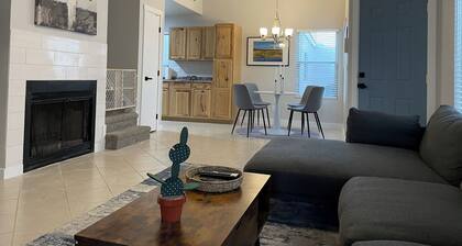 Peaceful Compound in Northeast Tucson with 3-Bed, Gym Equipment & Putting Green