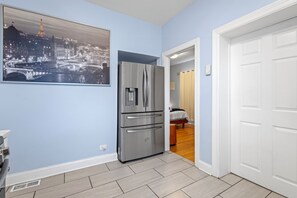 5 habitaciones, tabla de planchar con plancha, wifi y ropa de cama