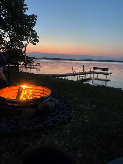Charming 3-bedroom cabin right on the sandy shore of beautiful Star Lake.