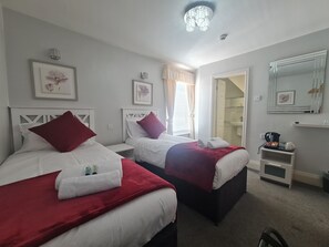 Room 5- First Floor Twin En-suite | Free WiFi
