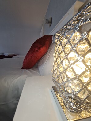 Room 8- Second Floor Family Room En-suite | 무료 WiFi