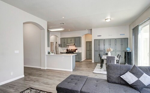 Cozy Single Story Retreat Near Sac Downtown