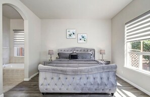 4 bedrooms, WiFi - Cozy Single Story Retreat Near Sac Downtown (Sacramento)