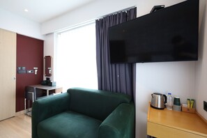 Deluxe Twin Room | Living area | 50-inch flat-screen TV with cable channels - Brown-dot Hotel Haeundae (Busan)