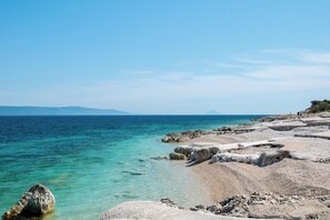 Una playa cerca