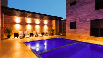 Kolam renang outdoor