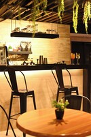 Bar við sundlaugarbakkann