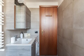 Unclassified image, 5 of 24, button