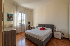1 chambre, bureau, fer et planche à repasser, Wi-Fi