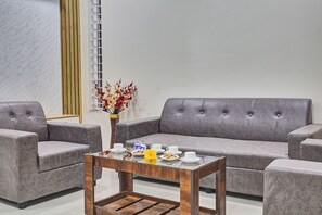 Lobby sitting area - Southgate Villa (Mutthugadahalli)
