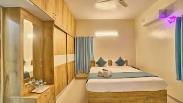 Iron/ironing board, free WiFi