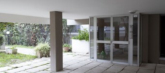 GuestHost - Comfortable 28 sqm studio apartment, ideal for 2 people, located on the first floor of a renovated building with elevator (3 stairs to access it). The accommodation is located in a quiet residential area, about 50 meters from the beach.A 2-mi