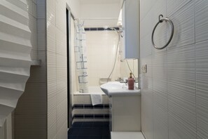 Séchoir à cheveux, bidet