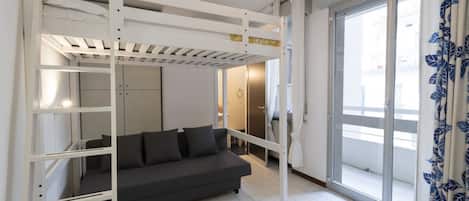 تلفزيون بشاشة مسطحة