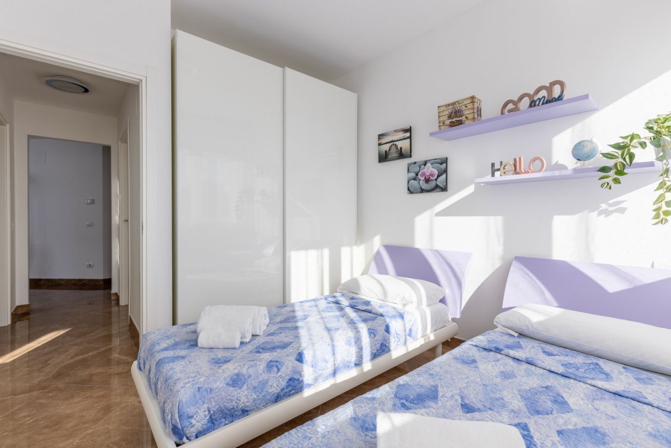 2 habitaciones, escritorio, tabla de planchar con plancha y wifi 