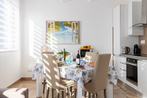 Fridge, microwave, oven, stovetop - GuestHost - Seaside Apartment with swimming pool and parking (Marina di Pisa-tirrenia-calambr)