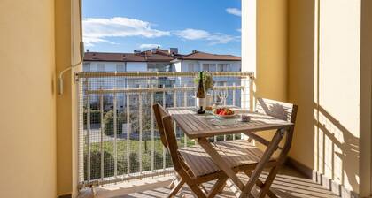 Seaside Apartment with swimming pool and parking