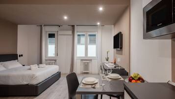 Iron/ironing board, WiFi, bed sheets