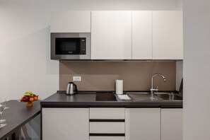 Fridge, microwave, stovetop